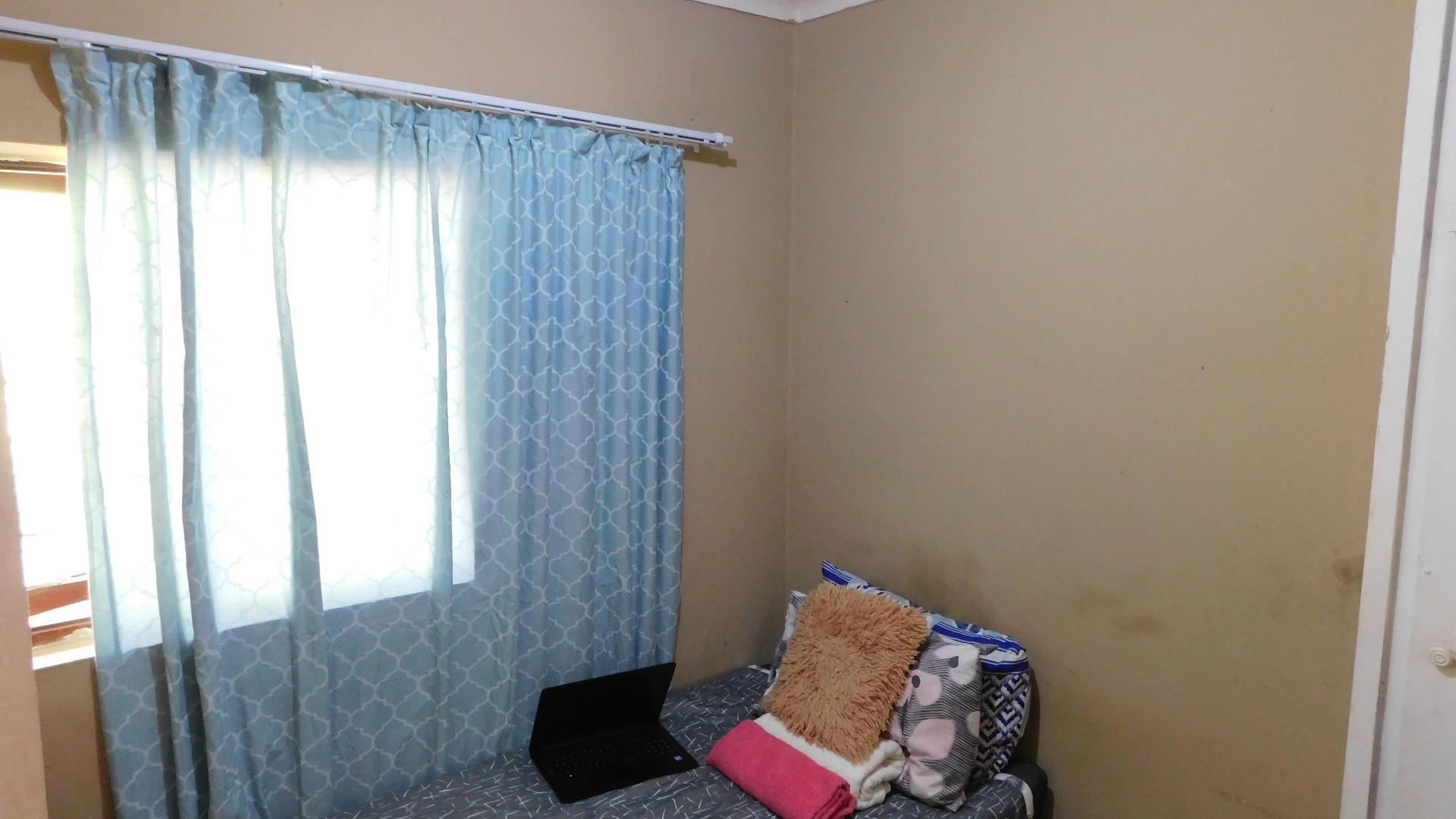 Rooms - 6 square meters of property in Westridge