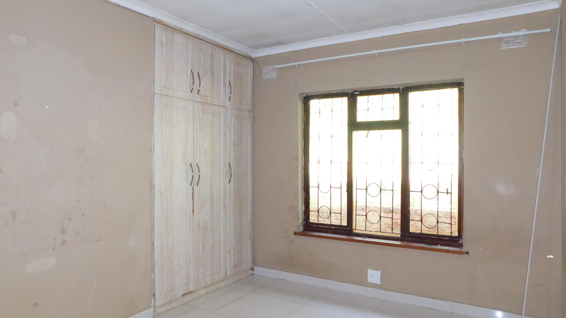 Bed Room 1 - 13 square meters of property in Westridge