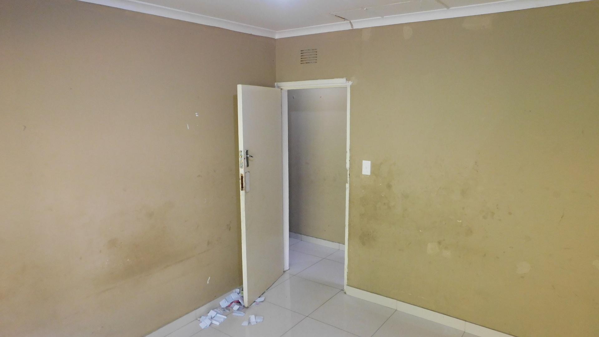 Bed Room 1 - 13 square meters of property in Westridge