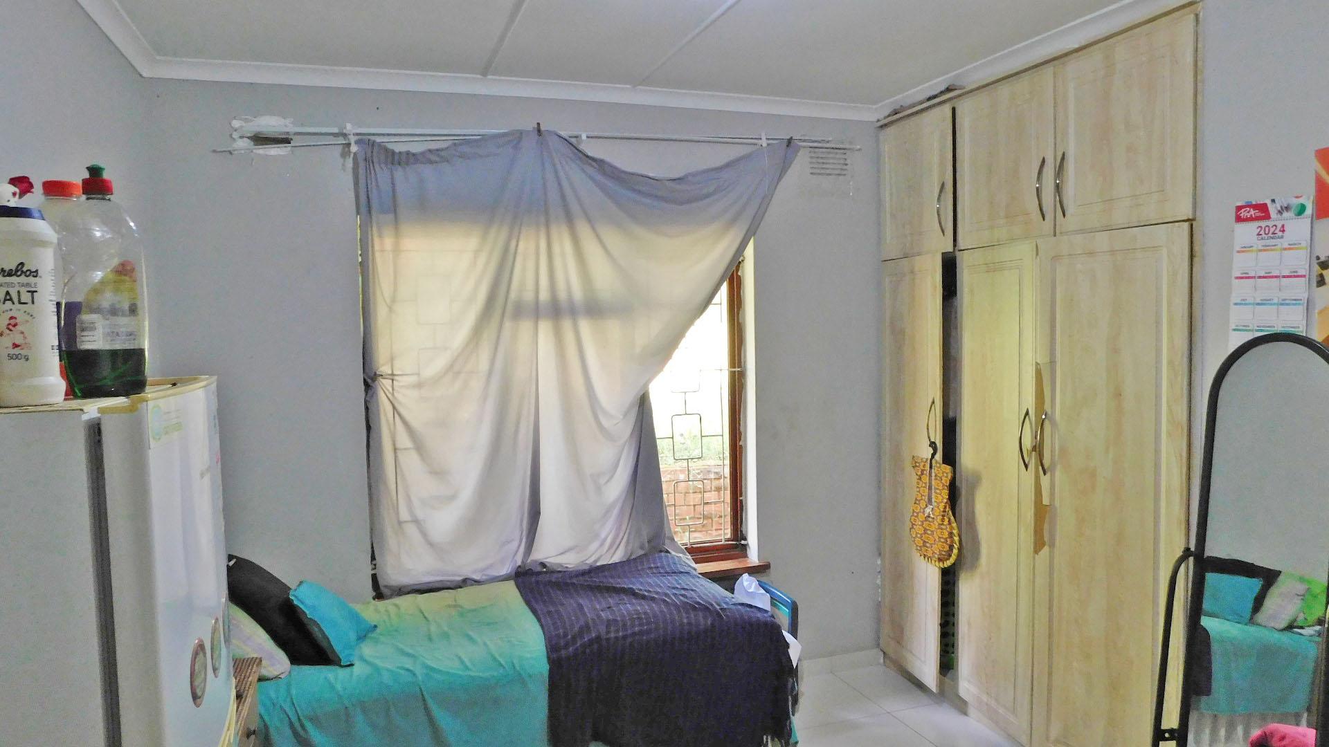 Bed Room 2 - 14 square meters of property in Westridge
