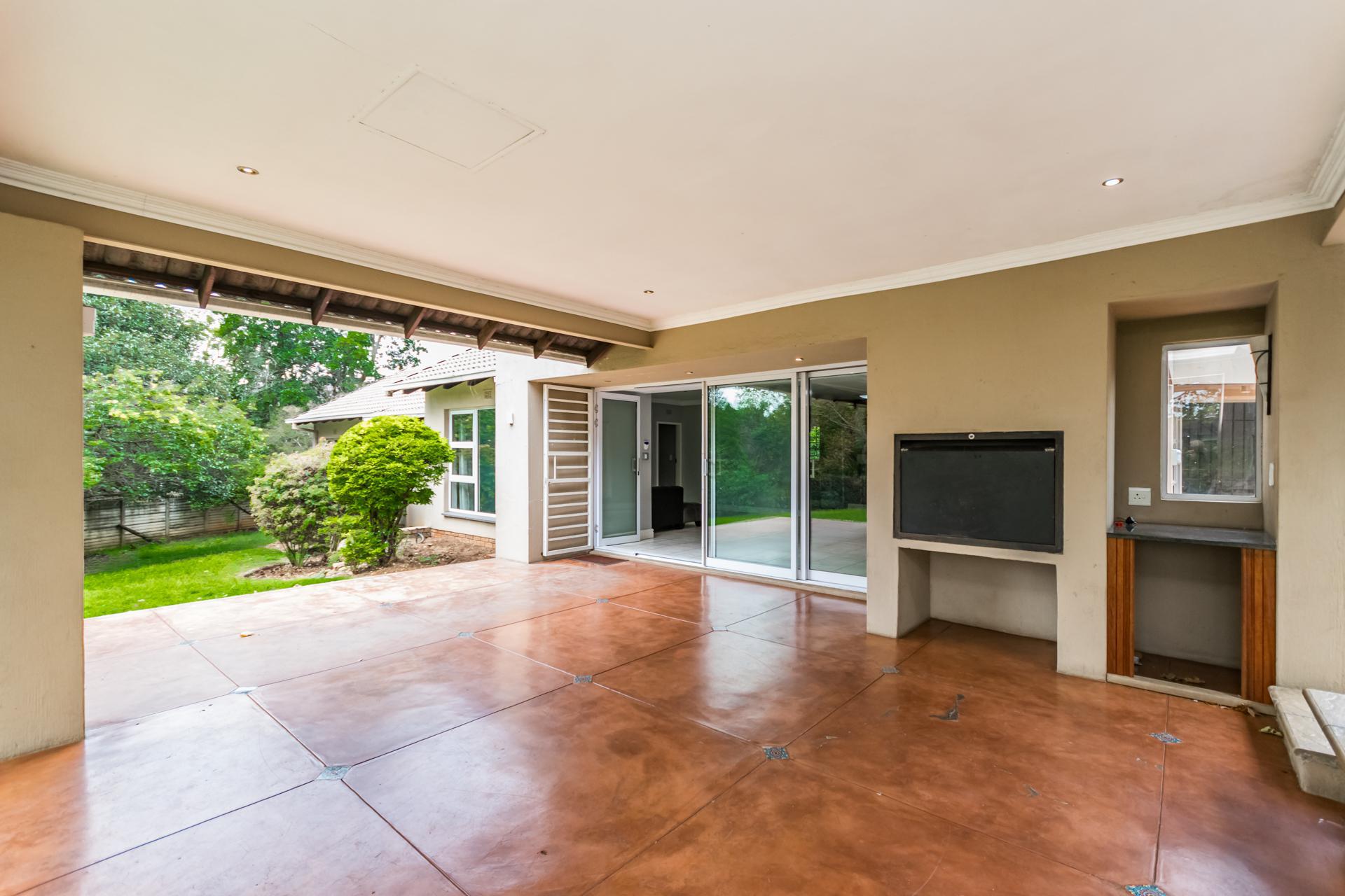 Patio - 39 square meters of property in Ferndale - JHB