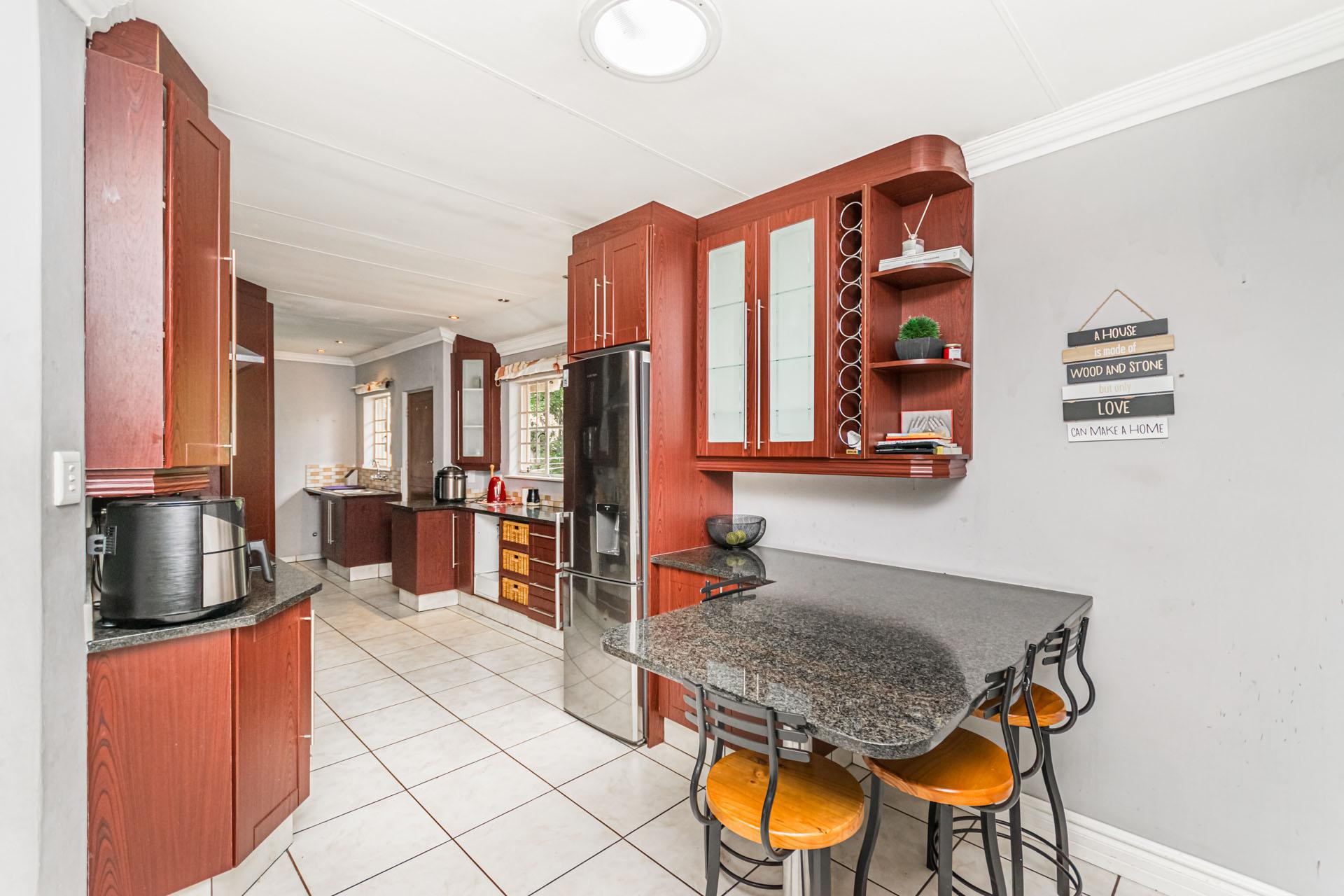 Kitchen - 34 square meters of property in Ferndale - JHB