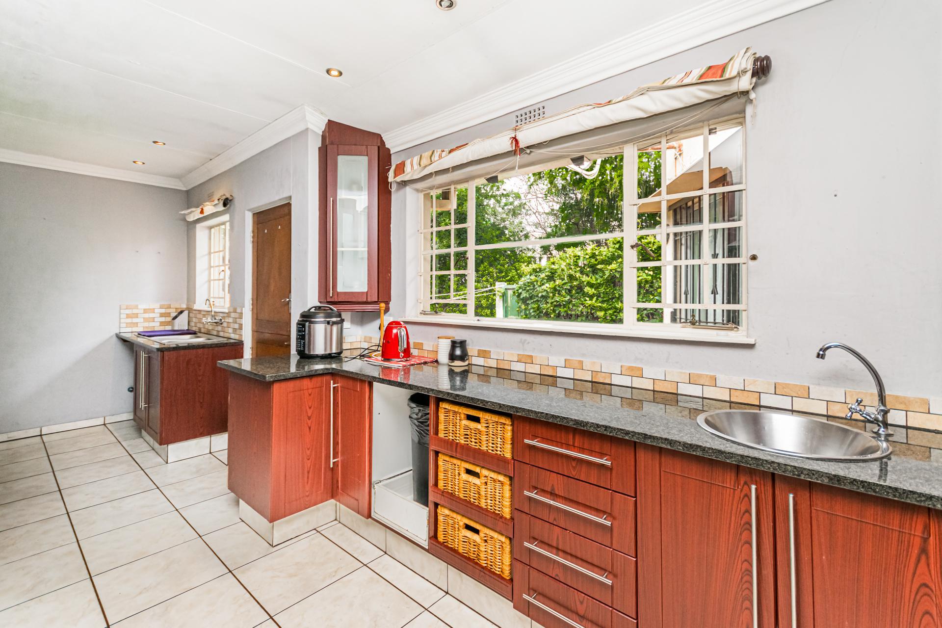 Kitchen - 34 square meters of property in Ferndale - JHB