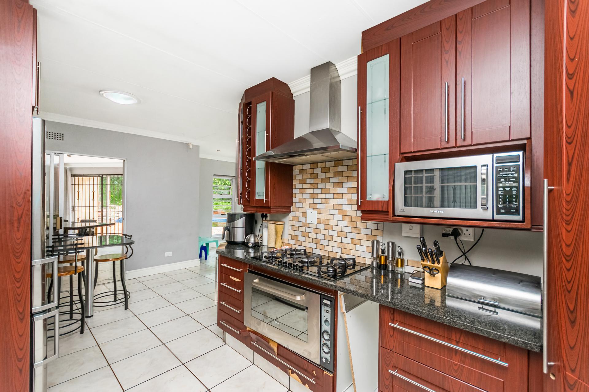 Kitchen - 34 square meters of property in Ferndale - JHB