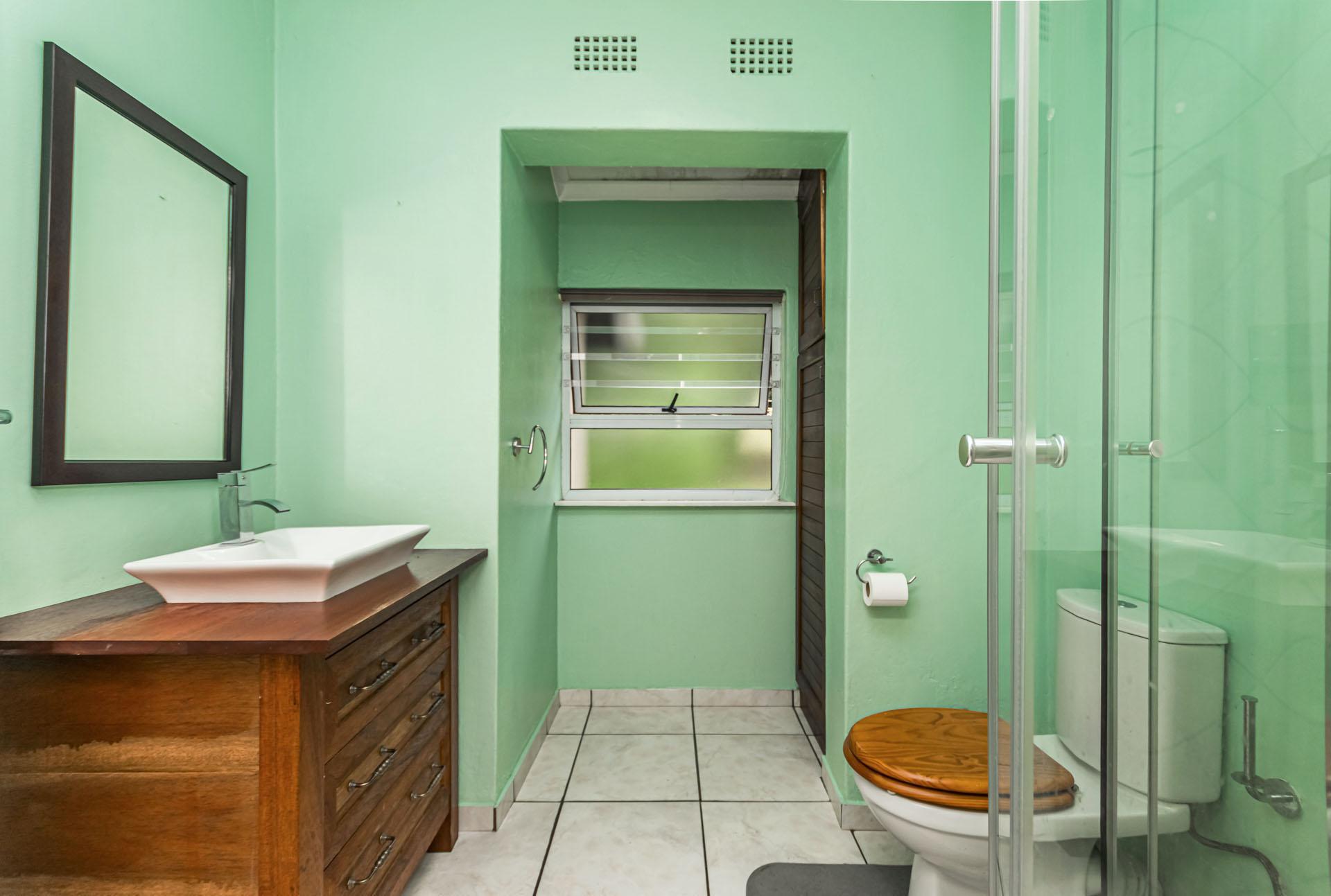 Bathroom 3+ - 7 square meters of property in Ferndale - JHB