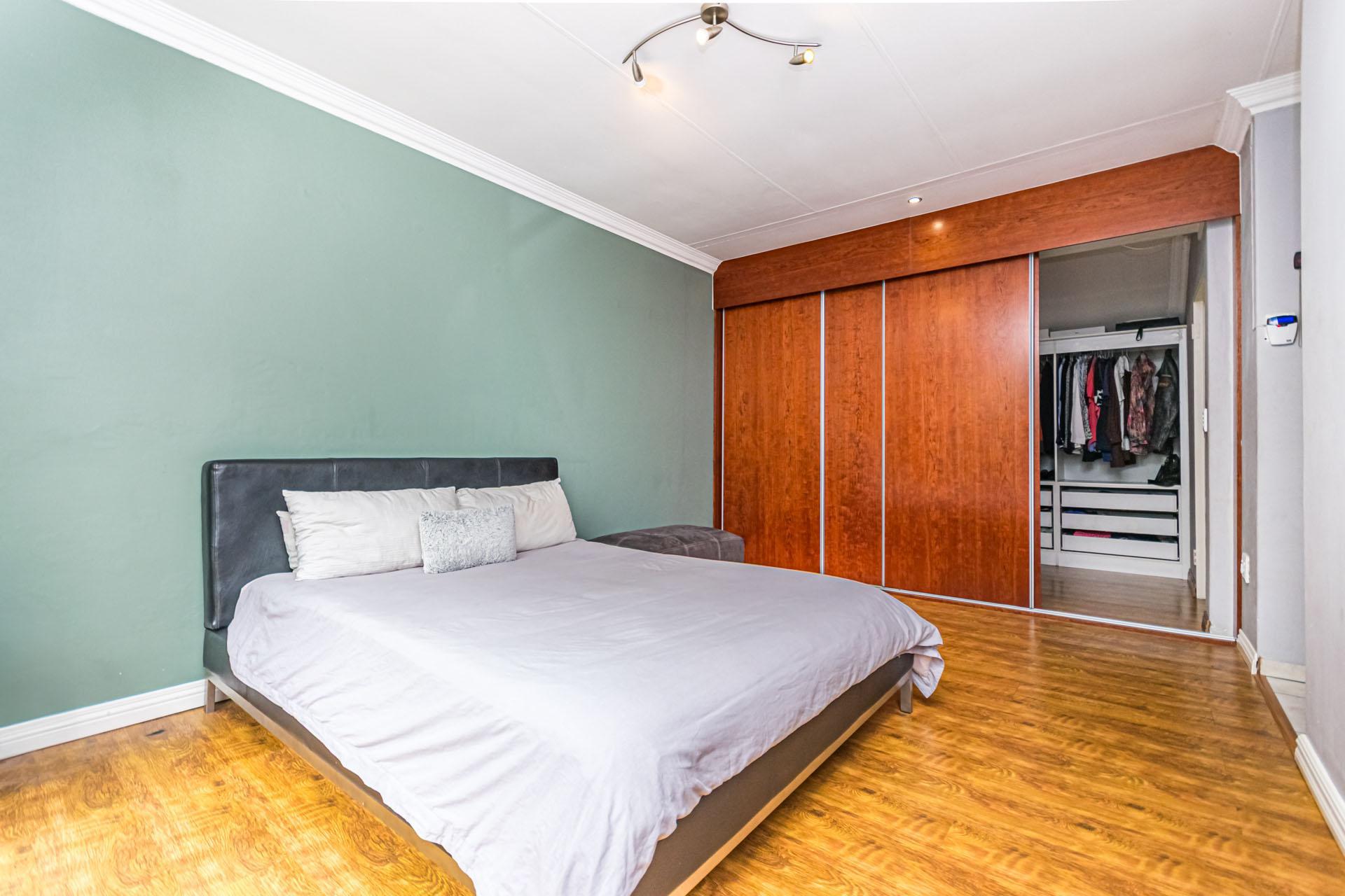 Bed Room 2 - 27 square meters of property in Ferndale - JHB