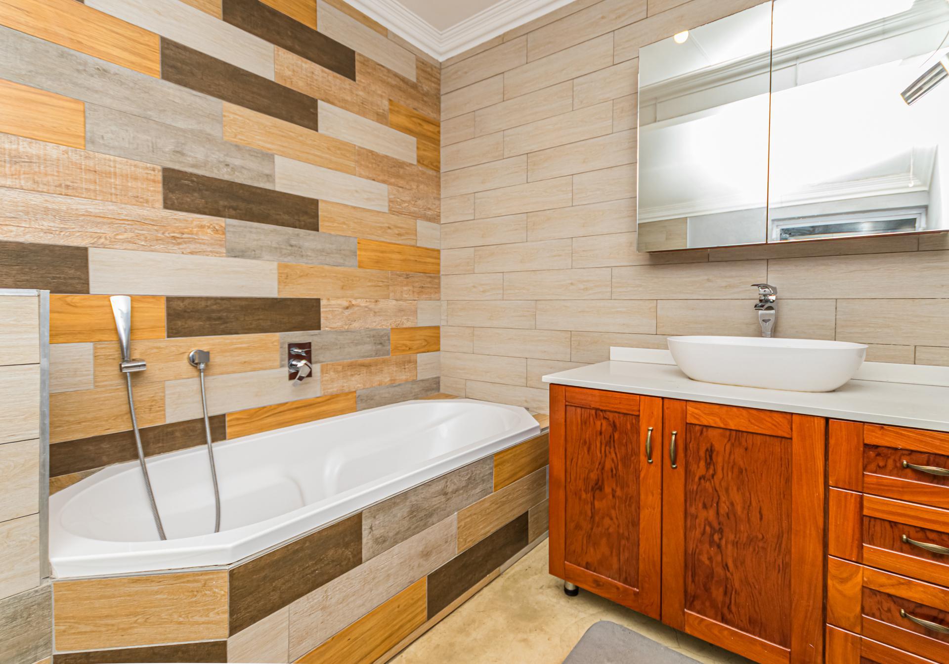 Bathroom 2 - 8 square meters of property in Ferndale - JHB