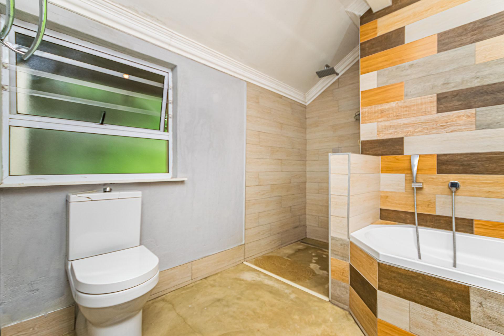 Bathroom 2 - 8 square meters of property in Ferndale - JHB