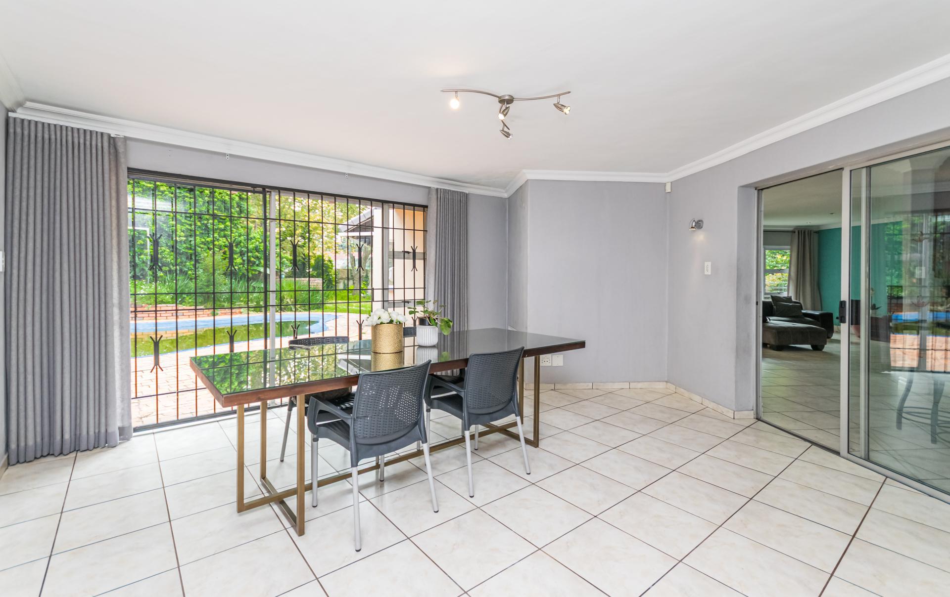 Dining Room - 24 square meters of property in Ferndale - JHB