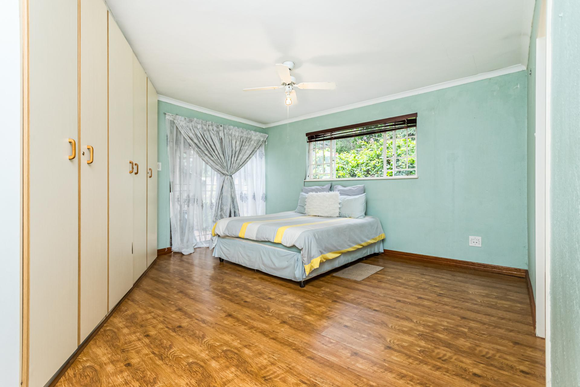 Bed Room 1 - 20 square meters of property in Ferndale - JHB