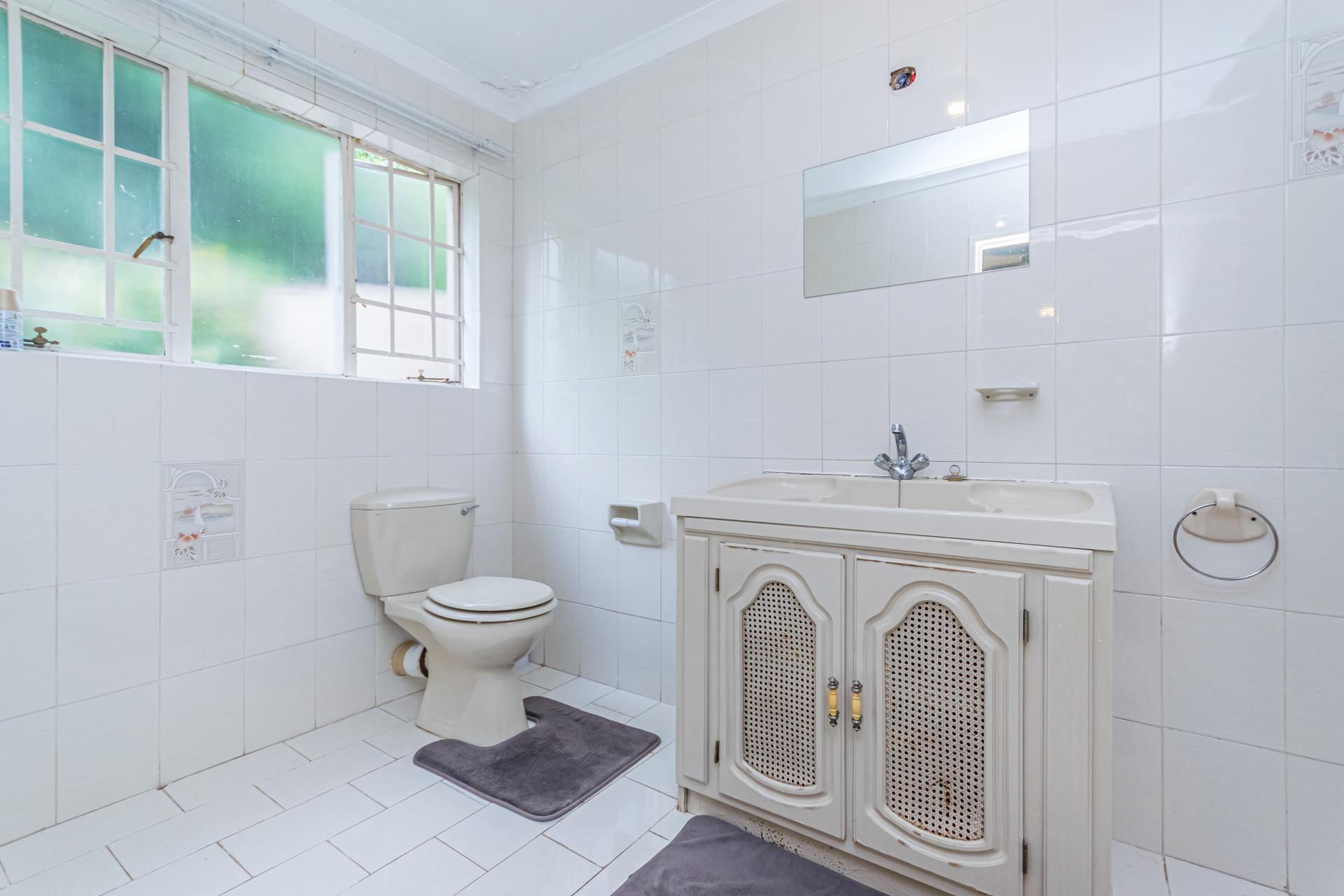 Bathroom 1 - 8 square meters of property in Ferndale - JHB