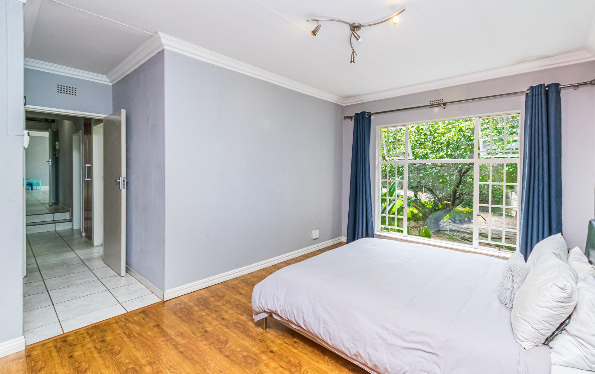 Bed Room 2 - 27 square meters of property in Ferndale - JHB