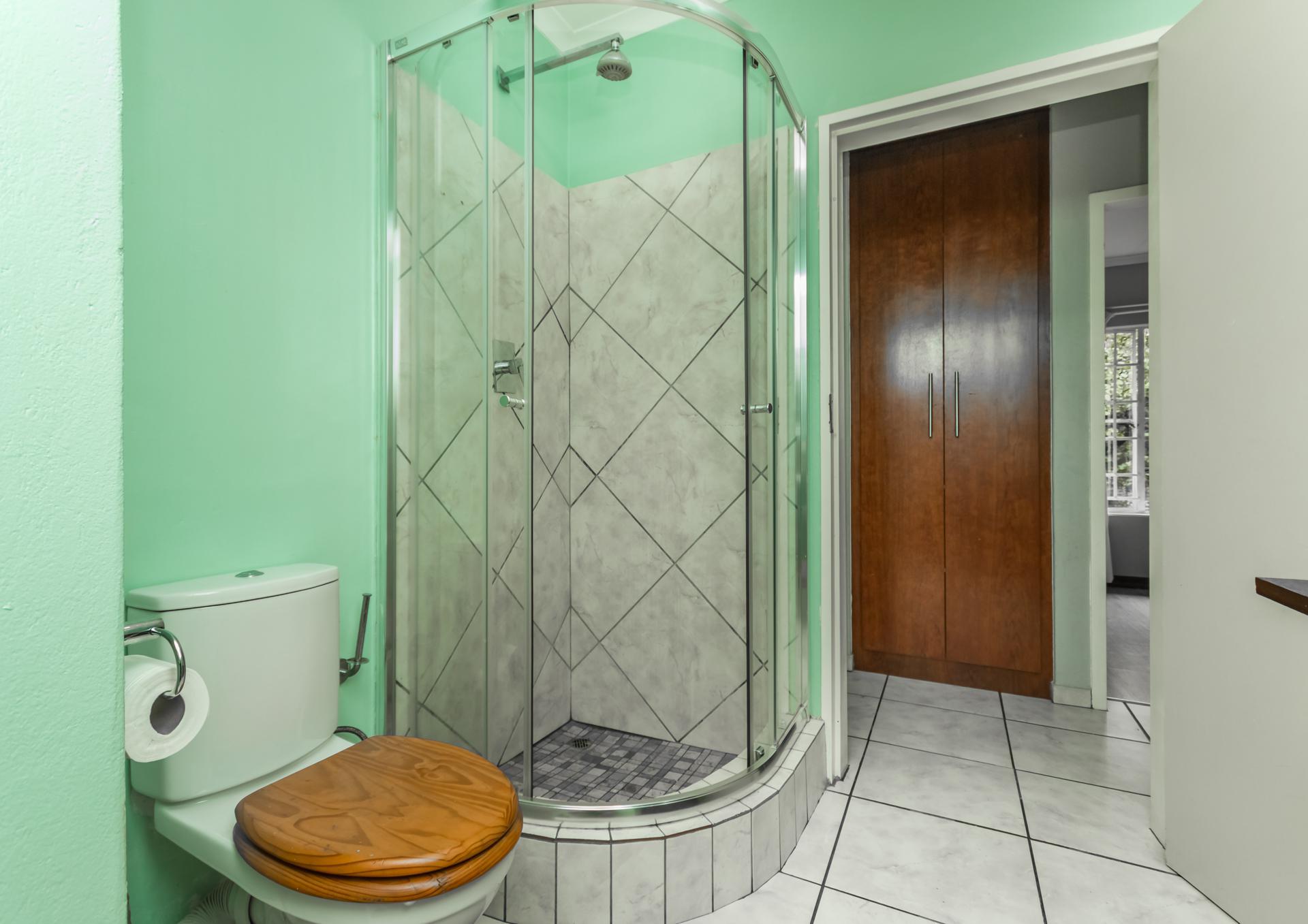 Bathroom 3+ - 7 square meters of property in Ferndale - JHB