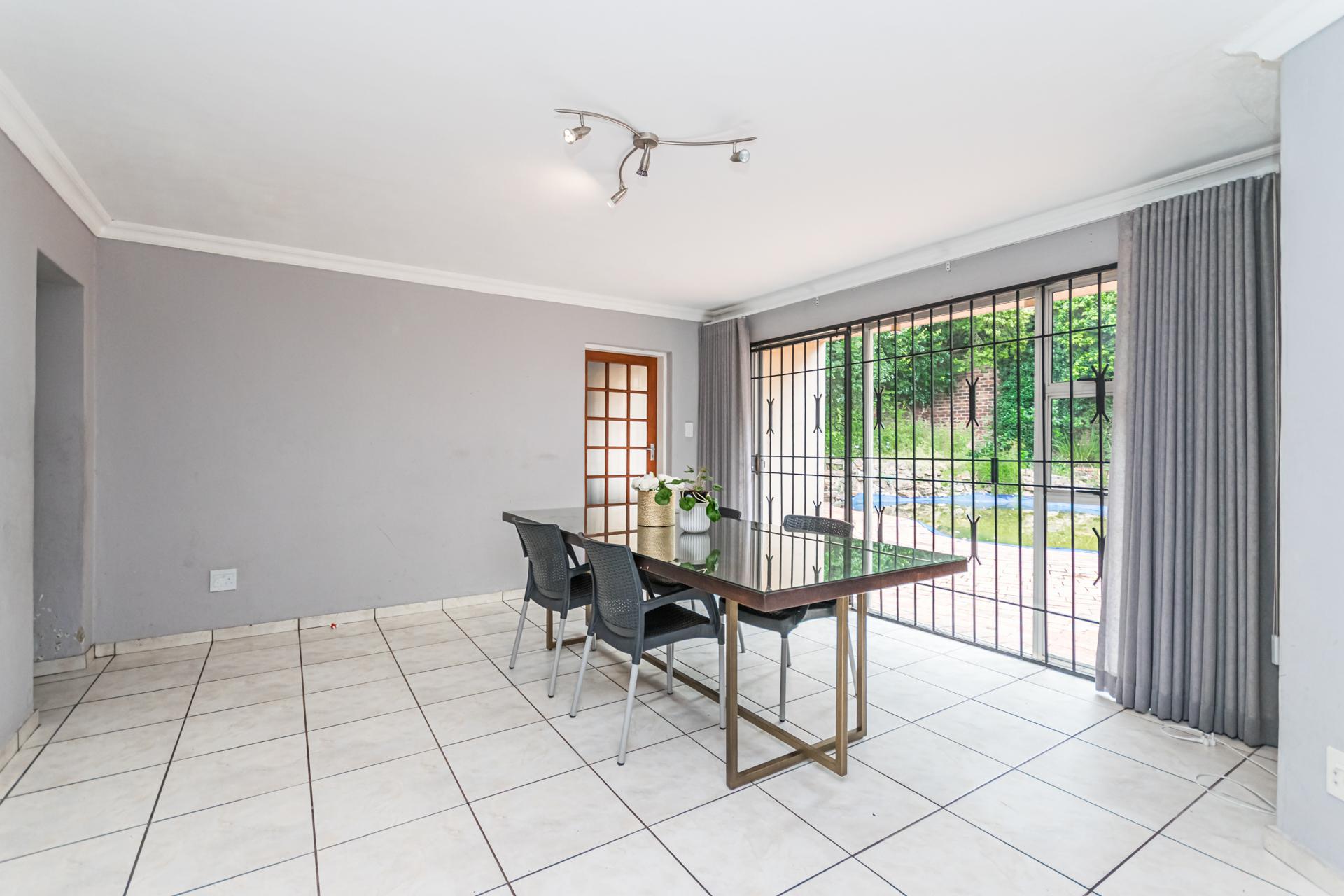 Dining Room - 24 square meters of property in Ferndale - JHB