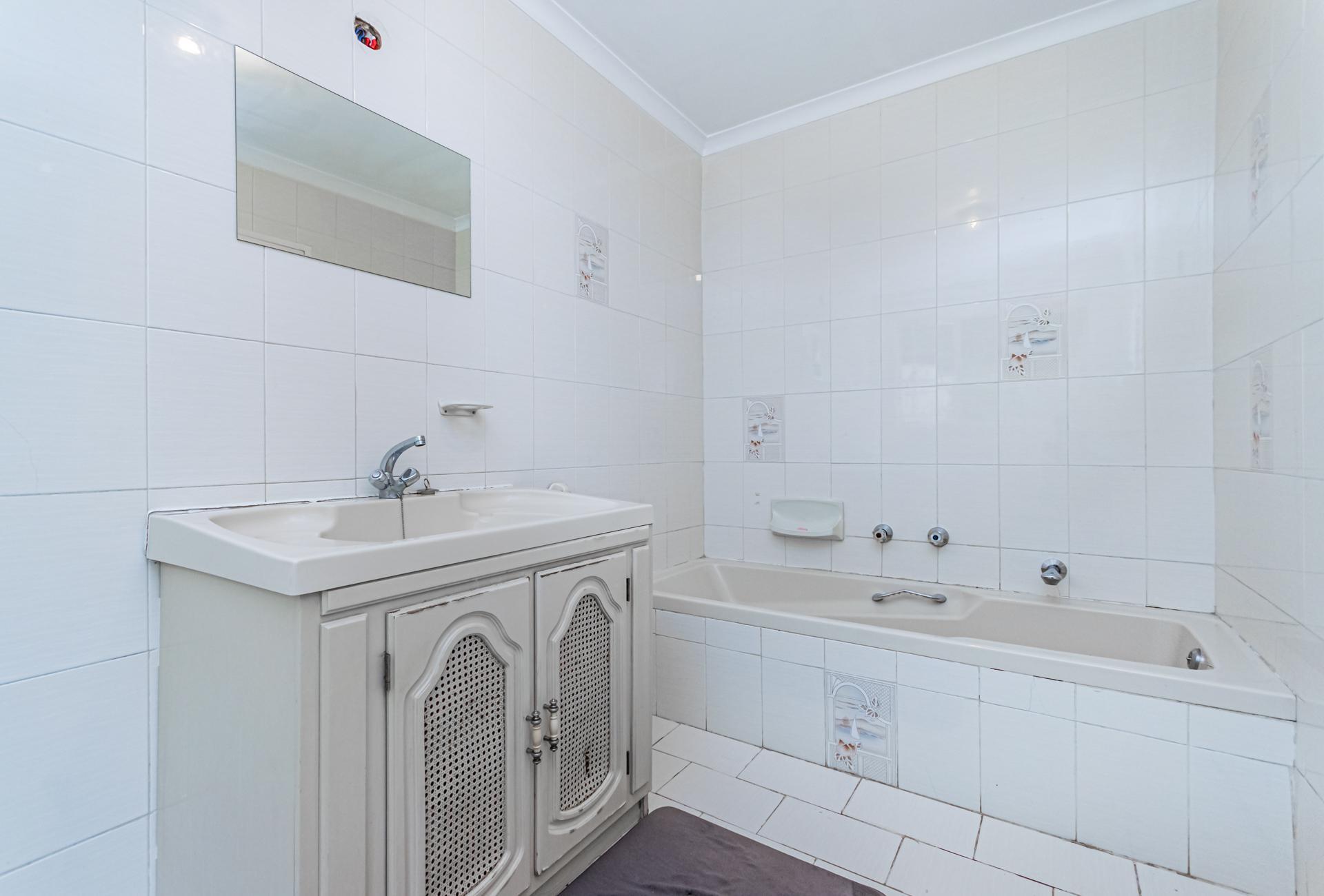 Bathroom 1 - 8 square meters of property in Ferndale - JHB