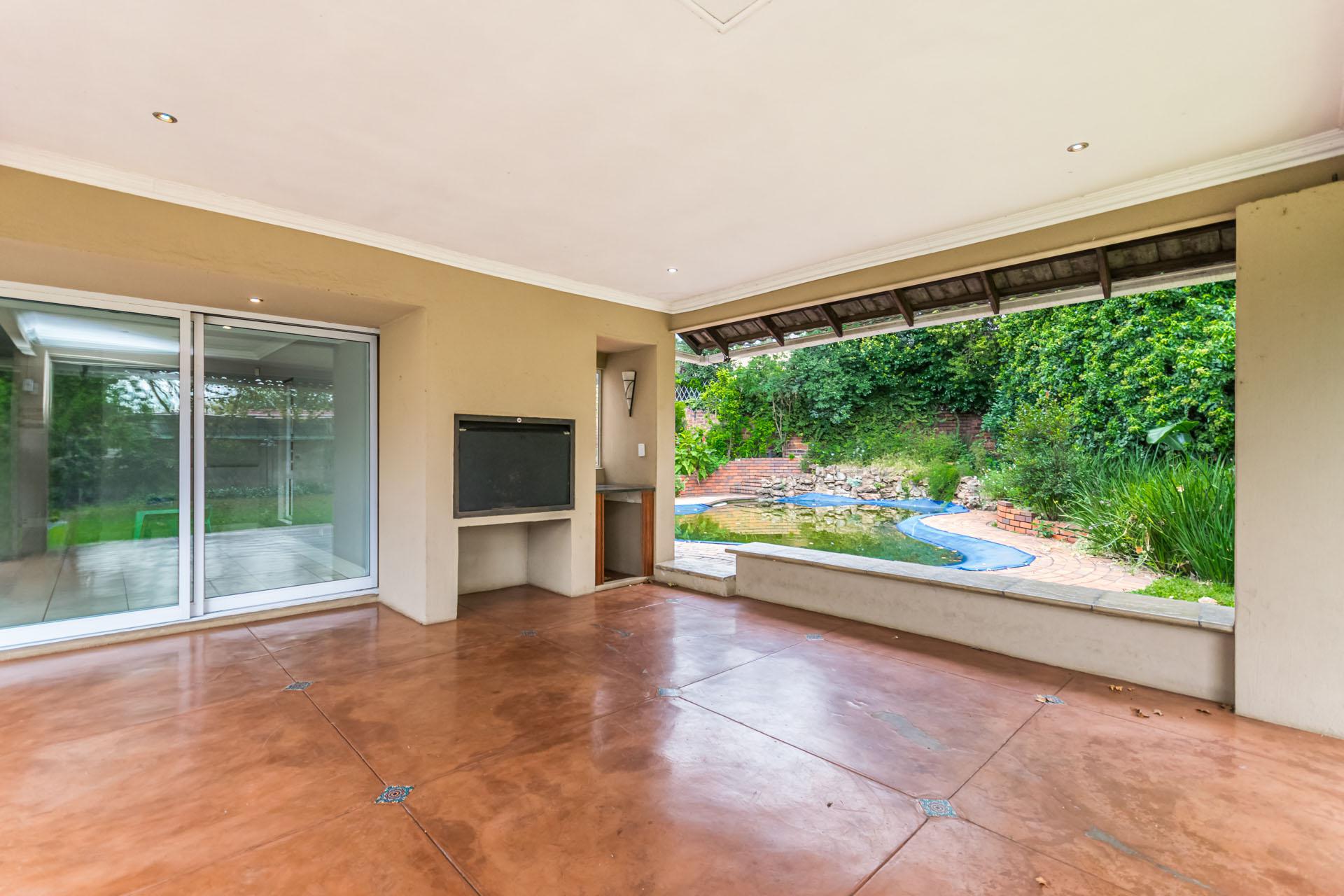 Patio - 39 square meters of property in Ferndale - JHB