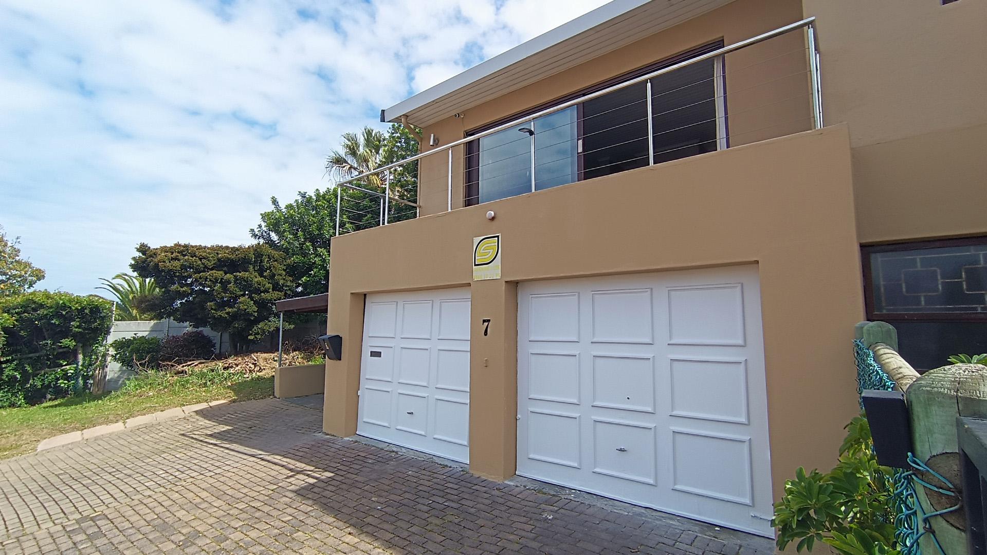 Garage - 46 square meters of property in Heldervue