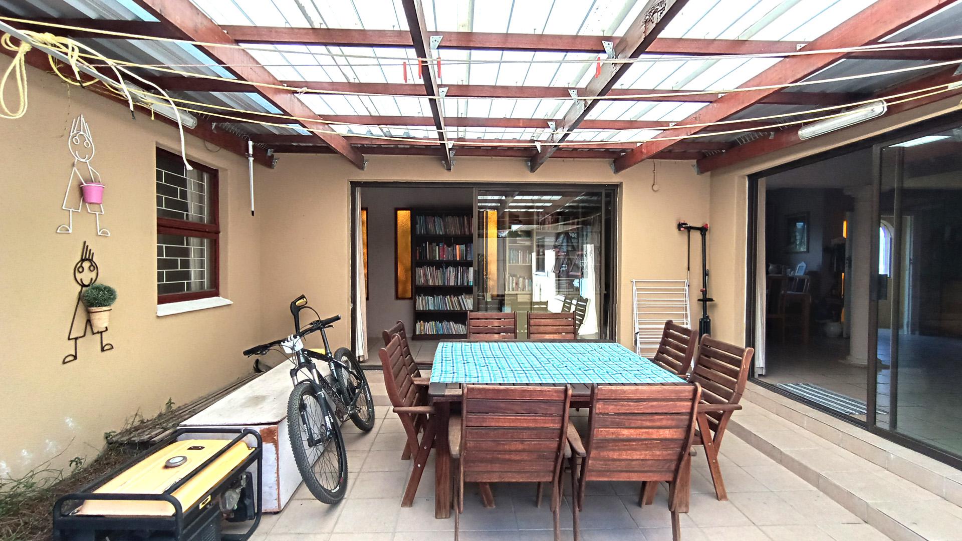 Patio - 23 square meters of property in Heldervue