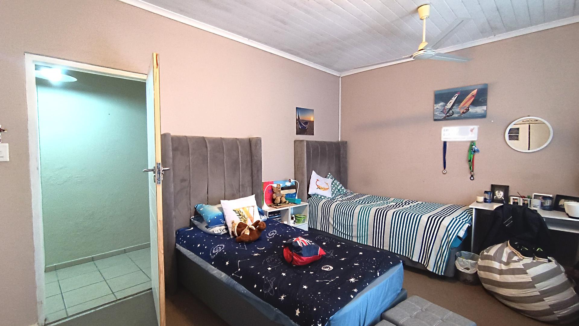 Bed Room 3 - 20 square meters of property in Heldervue