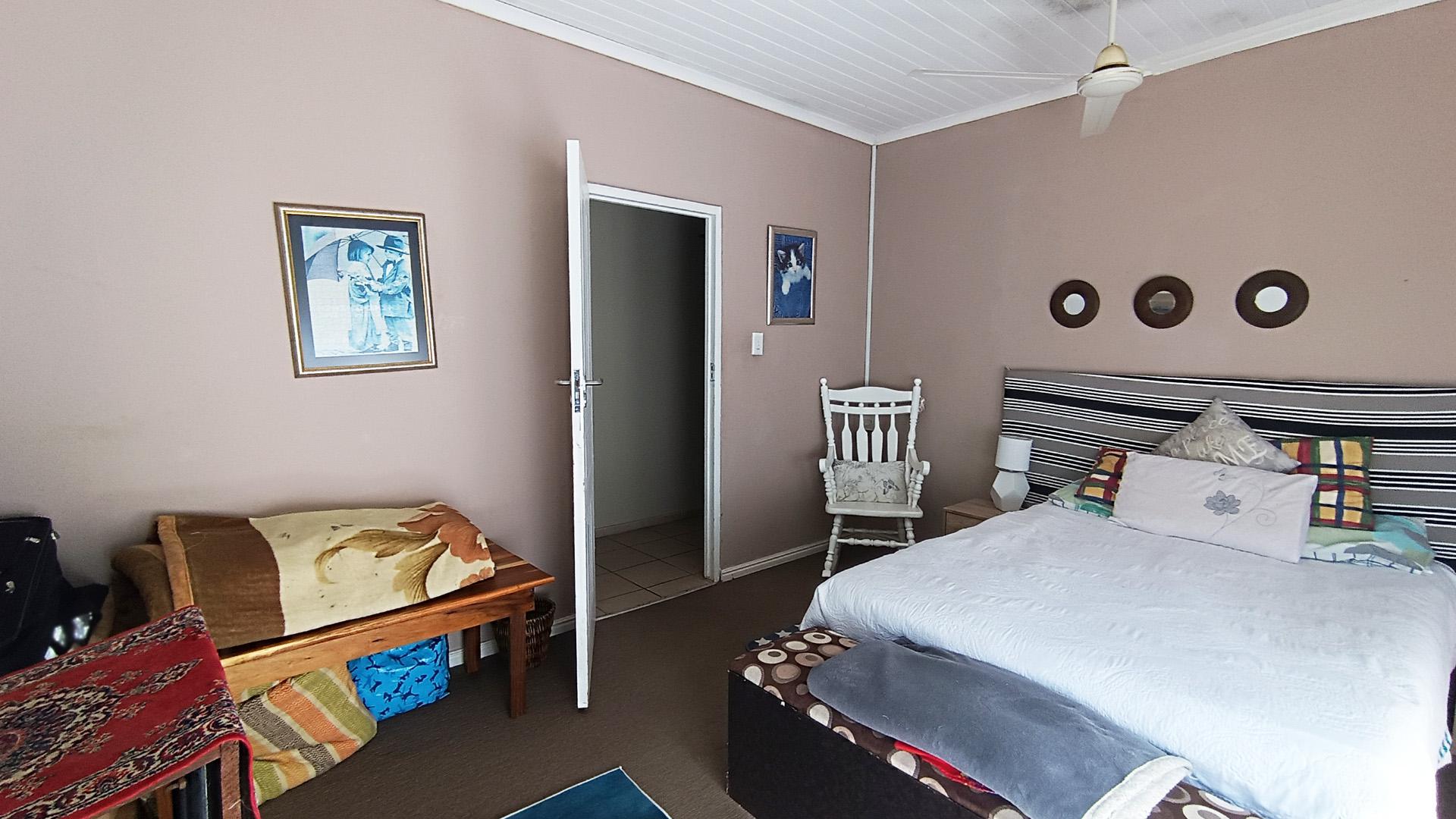 Bed Room 2 - 21 square meters of property in Heldervue