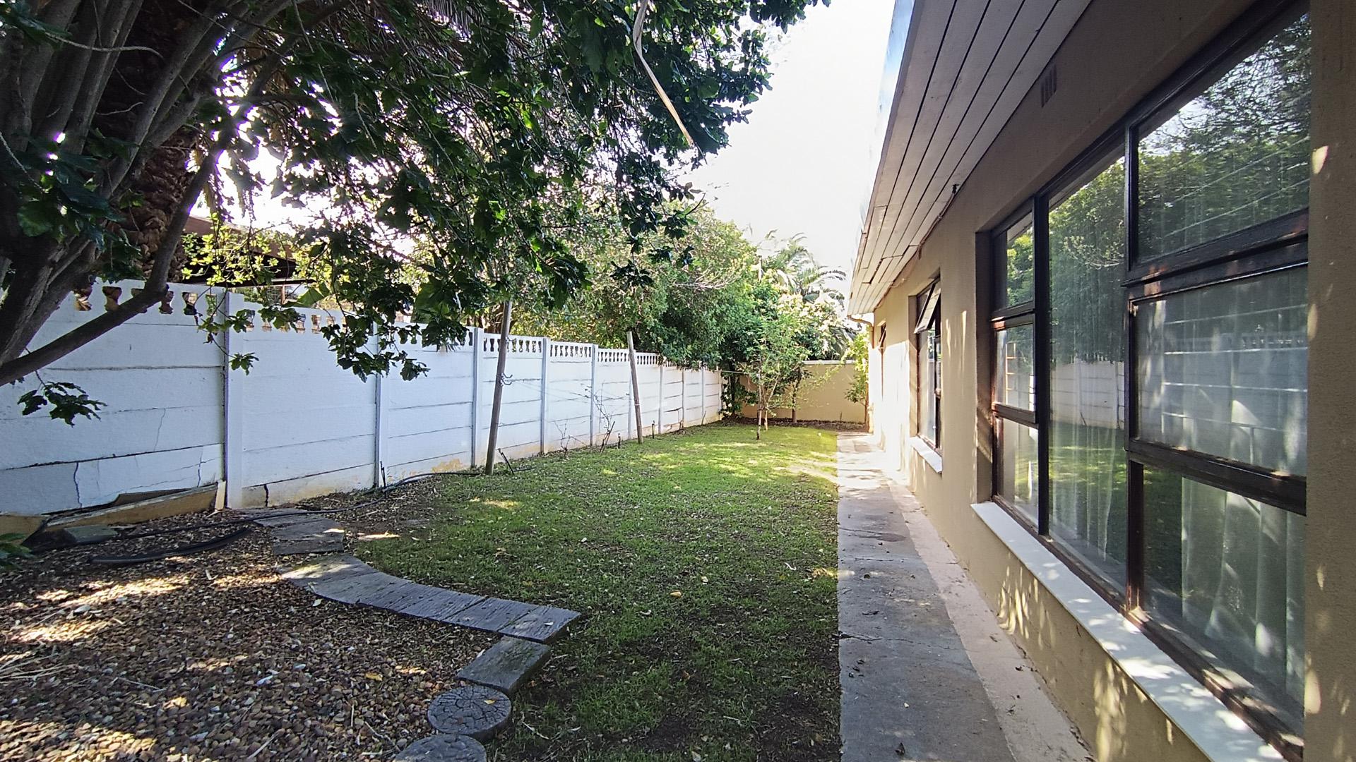 Backyard of property in Heldervue