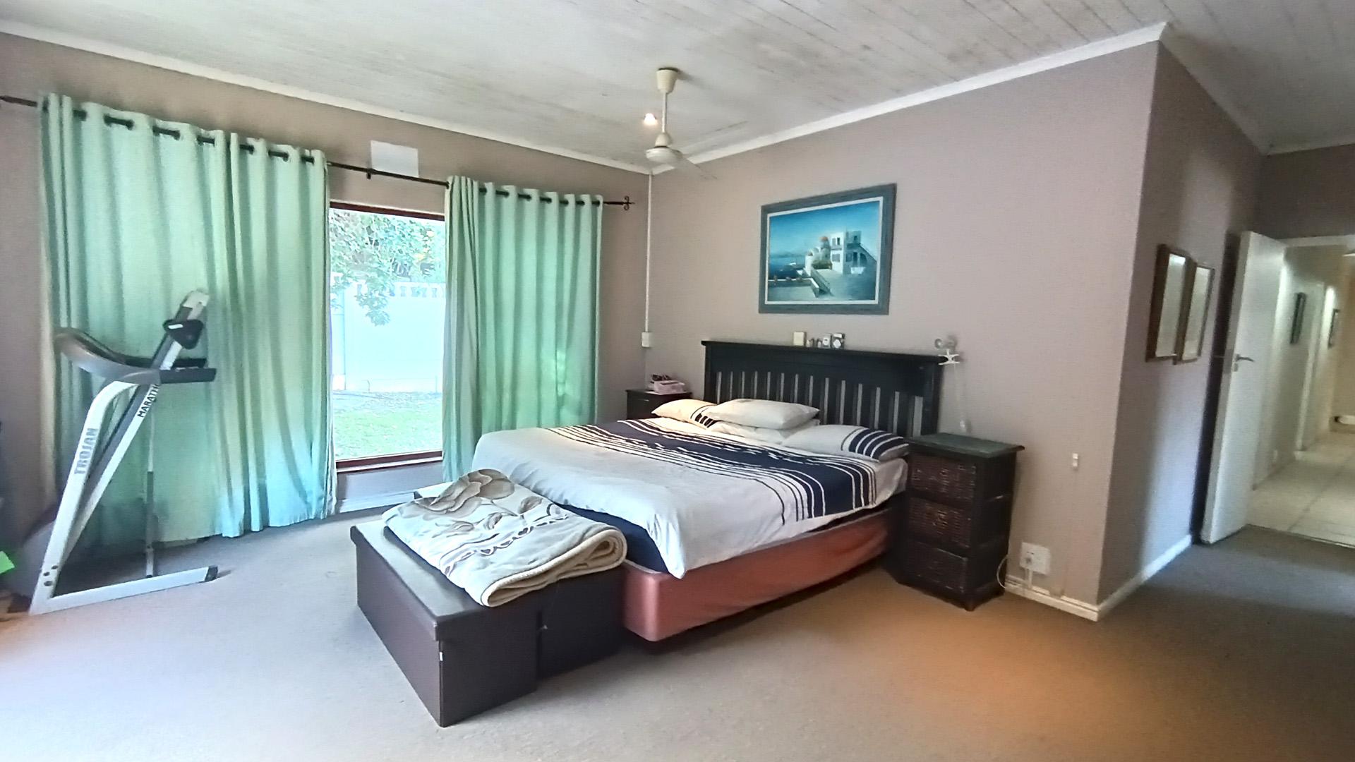 Main Bedroom - 41 square meters of property in Heldervue