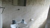 Bathroom 2 - 4 square meters of property in Struisbult