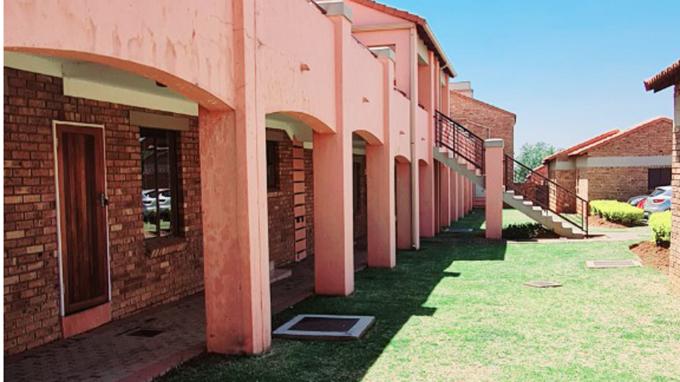 2 Bedroom Apartment for Sale For Sale in Mooikloof Ridge - Private Sale - MR482402