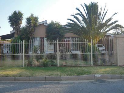 4 Bedroom House for Sale For Sale in Alberton - Private Sale - MR48270