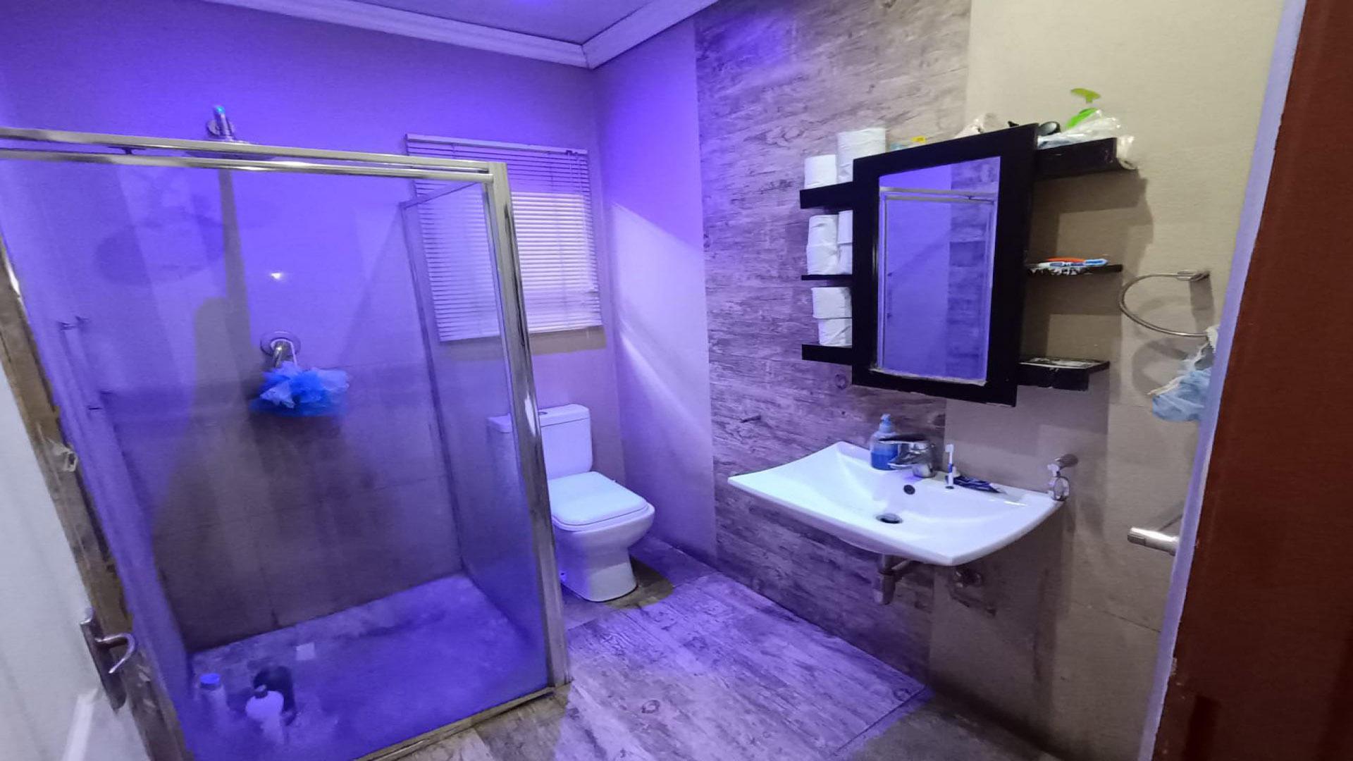 Bathroom 1 of property in Lenasia