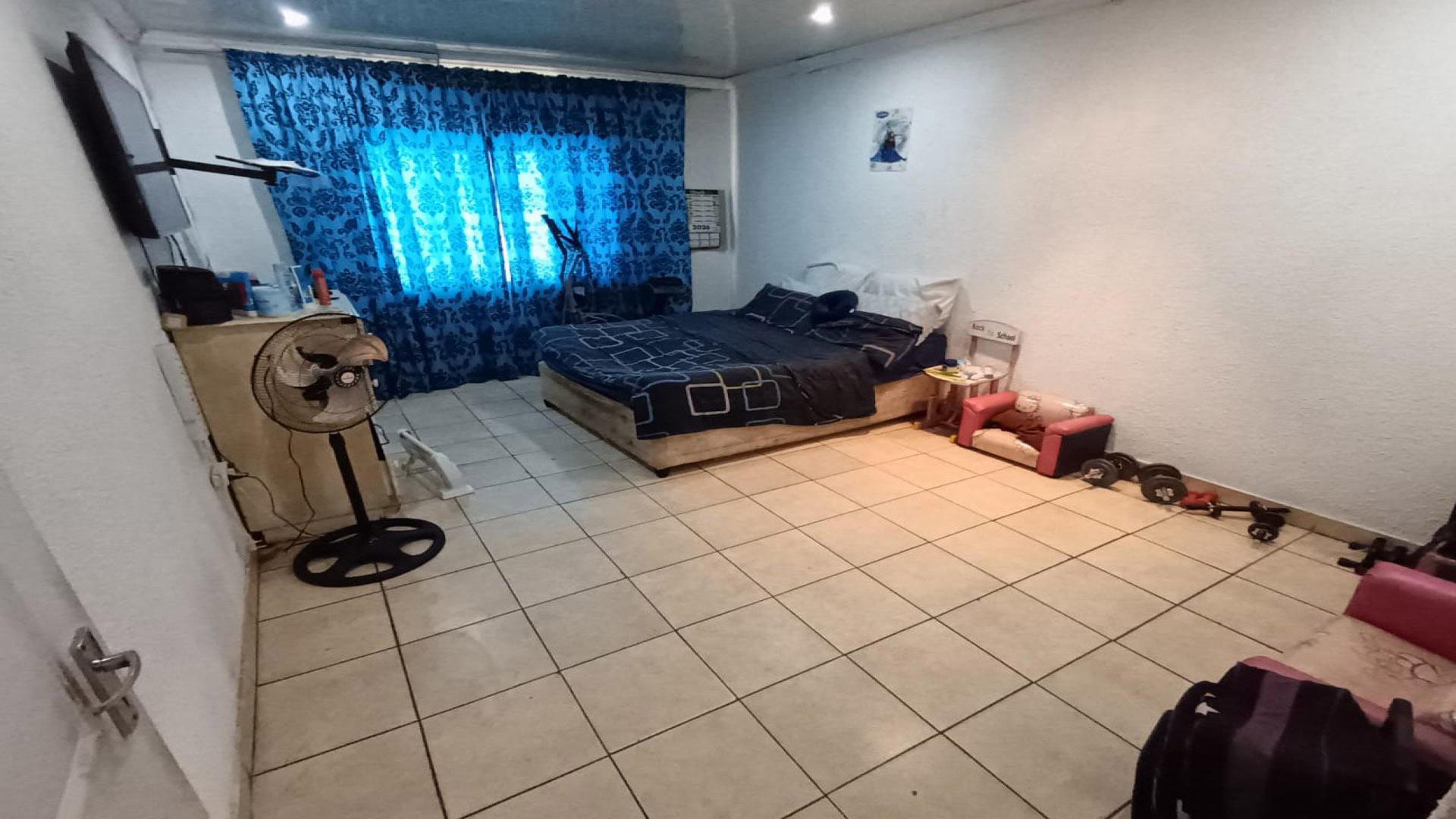 Bed Room 1 of property in Lenasia