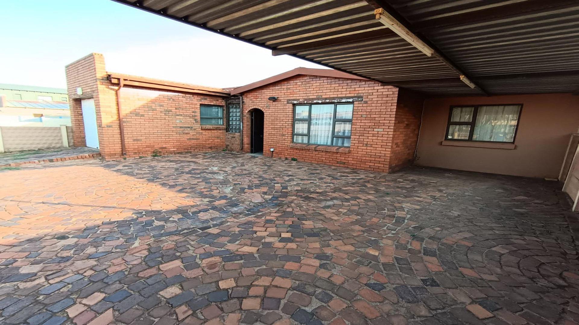 Carport  of property in Lenasia