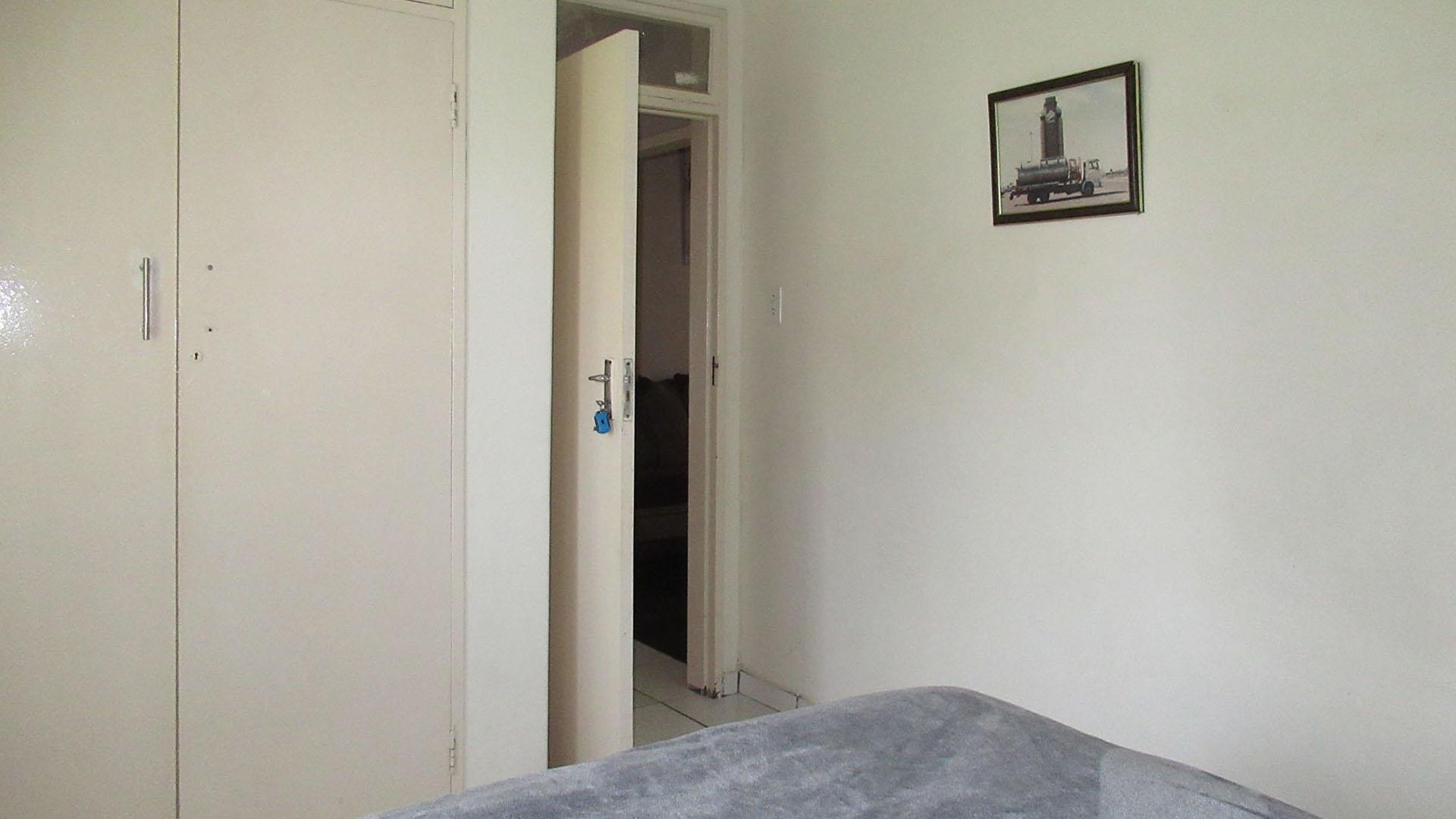 Bed Room 1 - 11 square meters of property in Roseacre