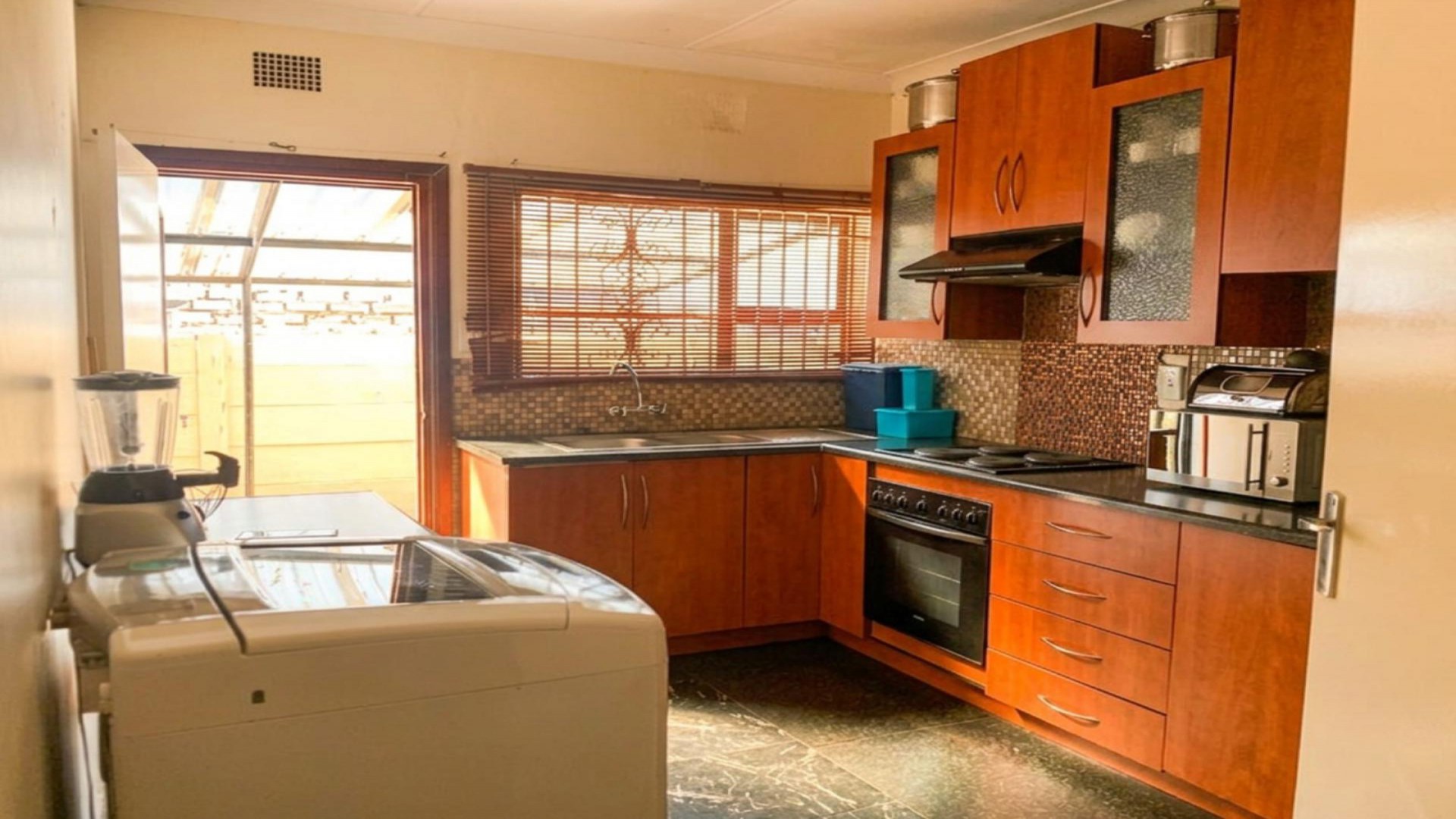 Kitchen - 11 square meters of property in Roseacre