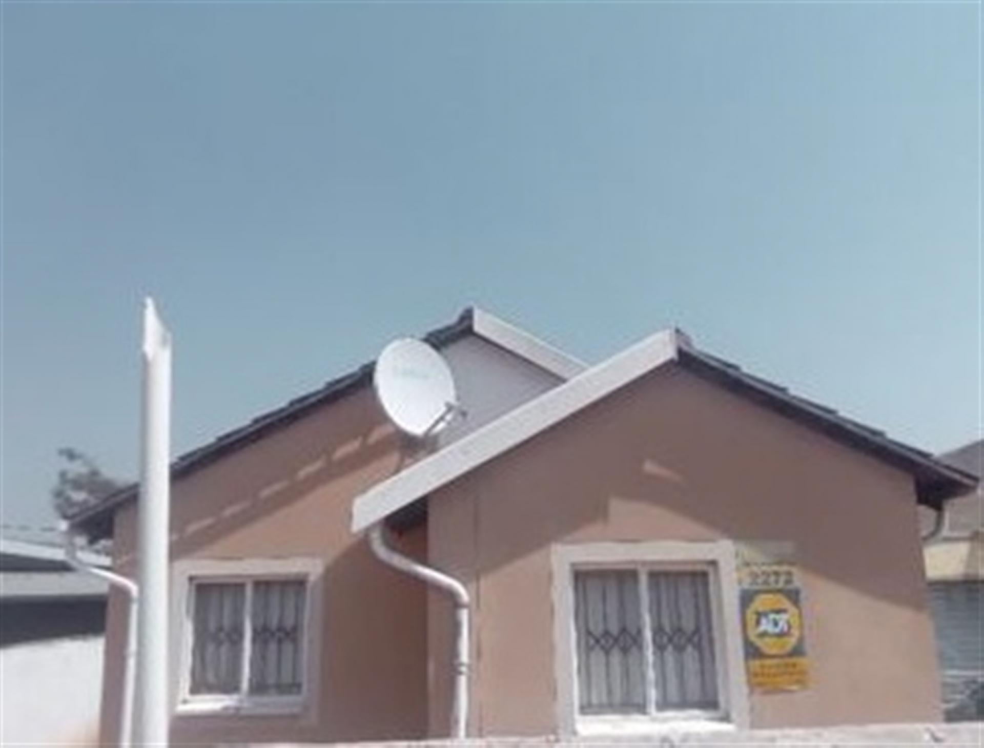Front View of property in Rosslyn
