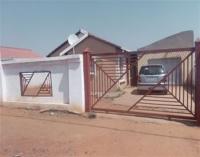 Front View of property in Rosslyn
