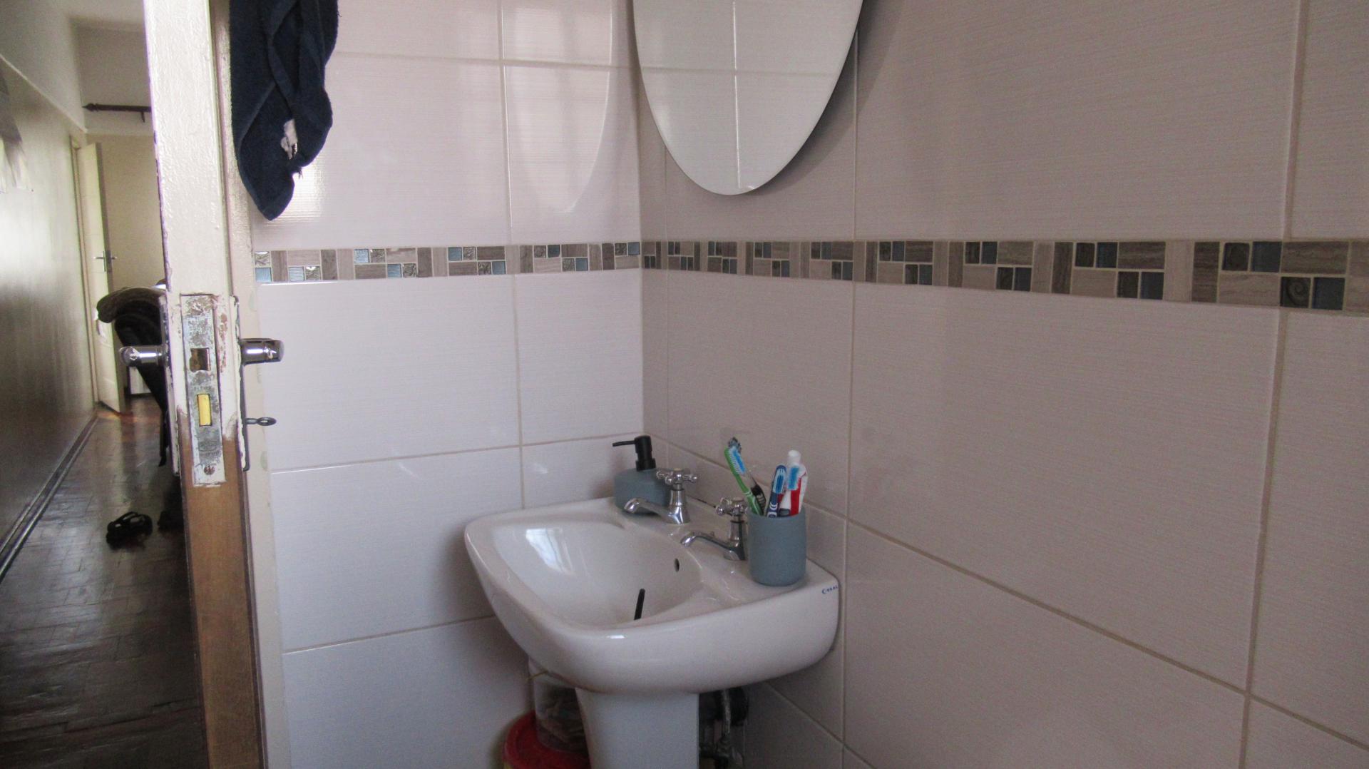 Bathroom 1 - 4 square meters of property in Benoni