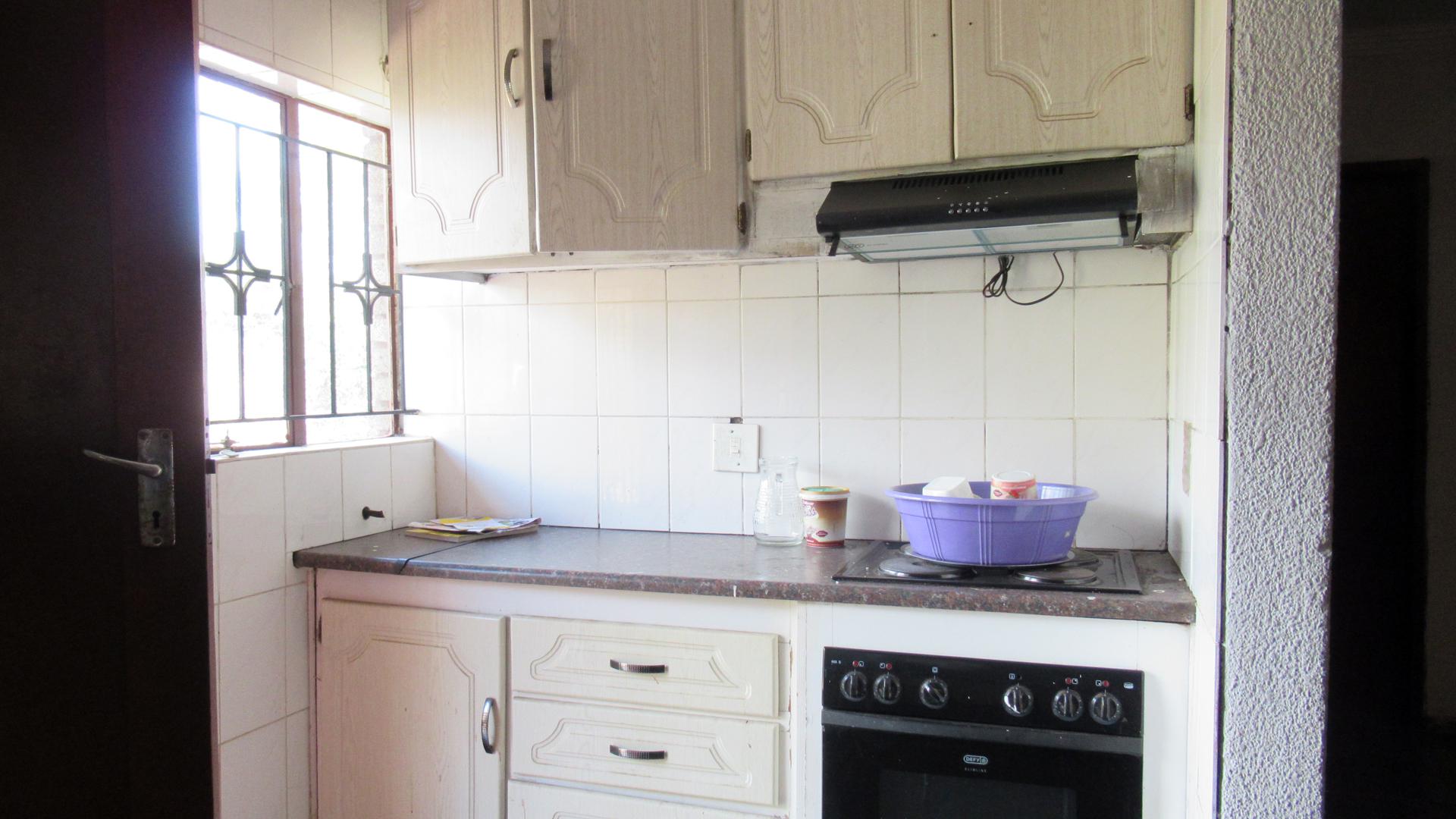 Kitchen - 8 square meters of property in Lindopark