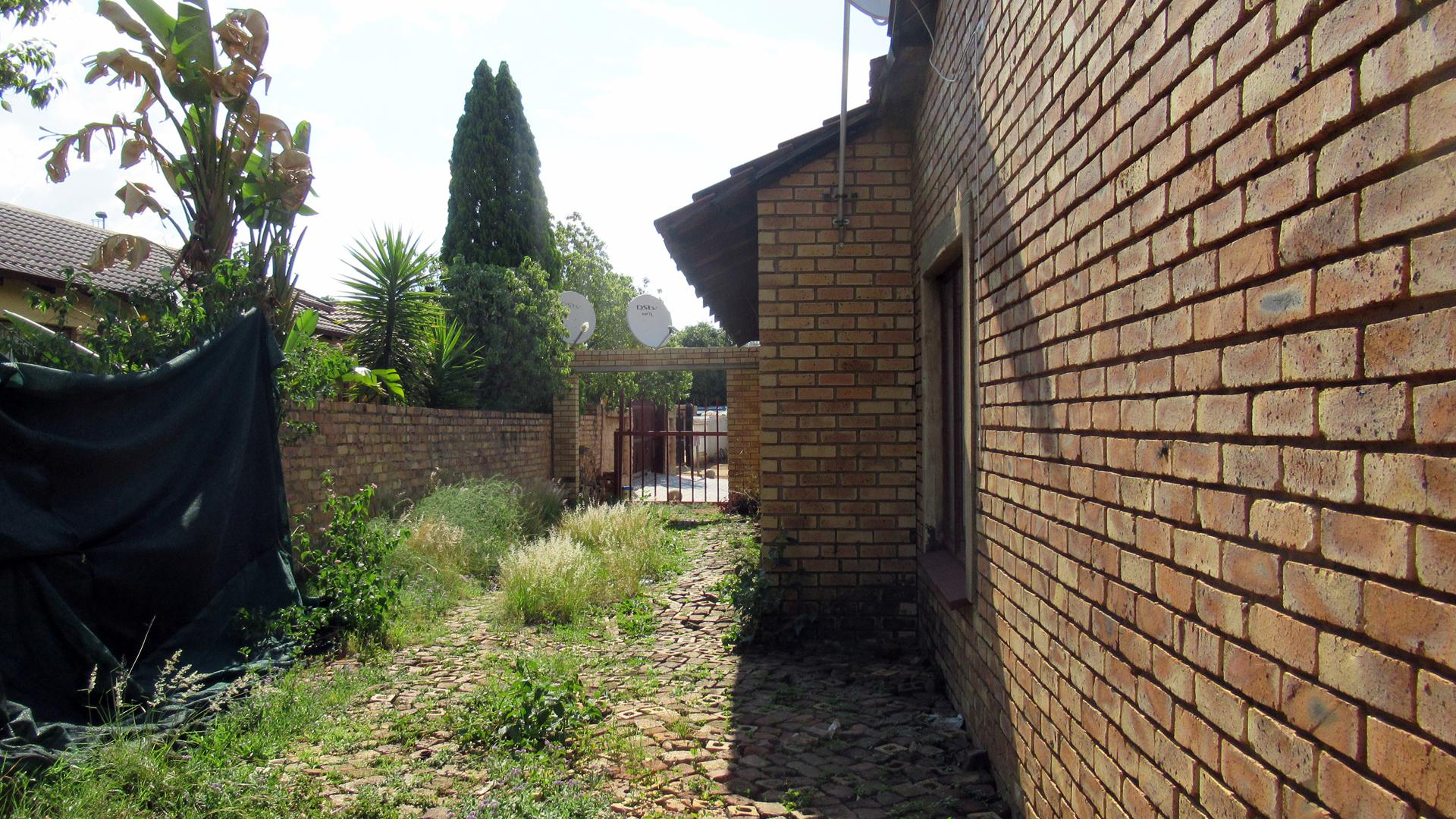 Backyard of property in Lindopark