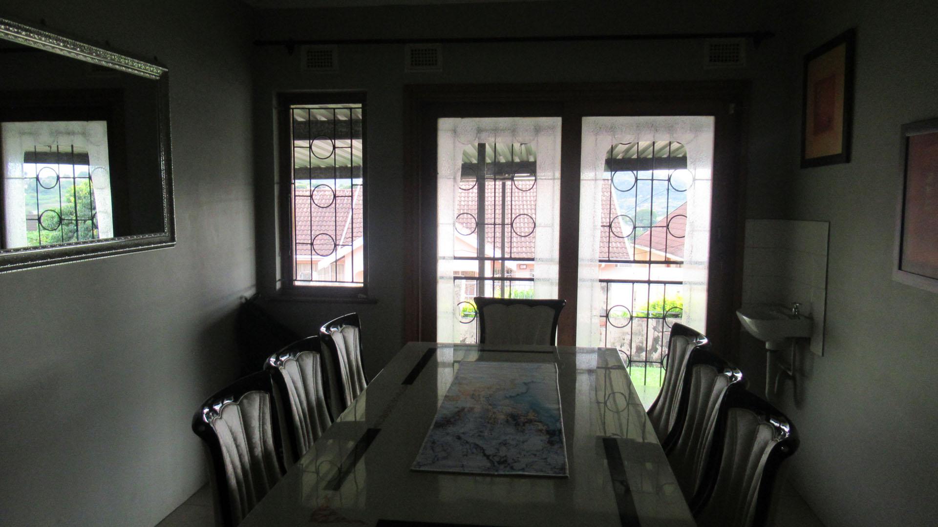 Dining Room - 11 square meters of property in Regency Park