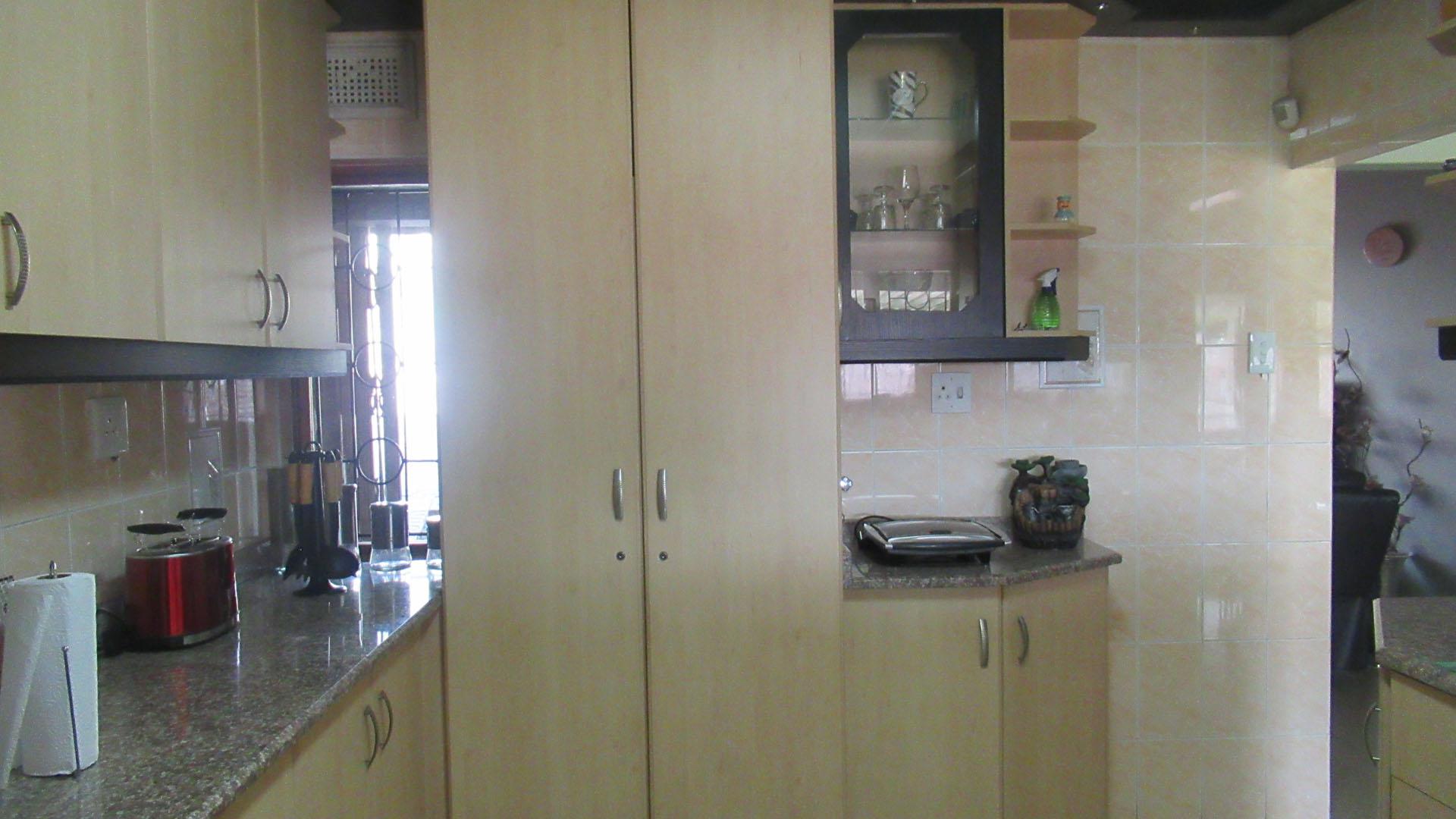 Kitchen - 17 square meters of property in Regency Park