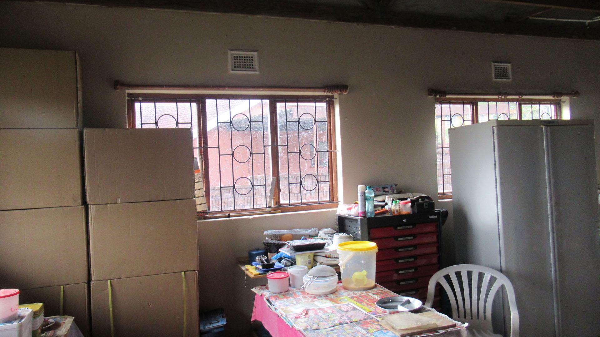 Spaces - 10 square meters of property in Regency Park