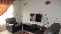 Lounges - 18 square meters of property in Regency Park