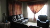 Lounges - 18 square meters of property in Regency Park