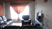 Lounges - 18 square meters of property in Regency Park