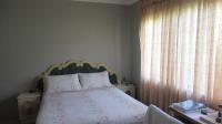 Main Bedroom - 15 square meters of property in Regency Park