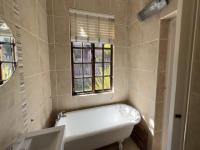 Main Bathroom - 7 square meters of property in Parkwood