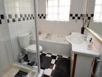 Bathroom 2 - 7 square meters of property in Parkwood