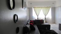 Lounges - 27 square meters of property in Benoni