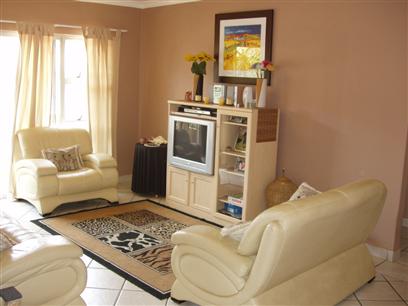 2 Bedroom Apartment to Rent in Rooihuiskraal North - Property to rent - MR48369